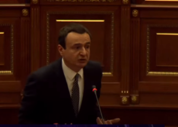 Kurti – opozitës: Pushoni, mos flisni në emër të Monit, Arbenit e Astrit Deharit