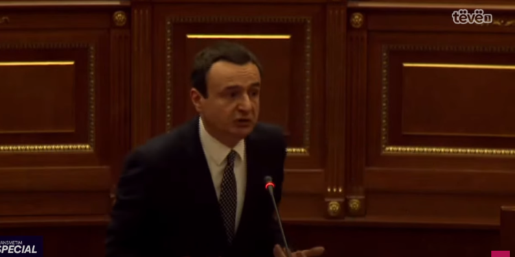 Kurti – opozitës: Pushoni, mos flisni në emër të Monit, Arbenit e Astrit Deharit