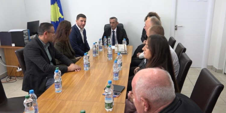 Krasniqi viziton Zveçanin dhe Zubin Potokun