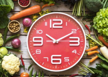 Kur është koha e duhur për të ngrënë darkë?