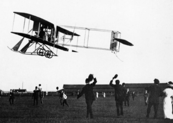​Rodgers, piloti që realizoi fluturimin e parë mbi ShBA