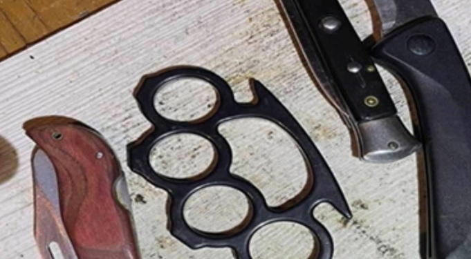 Arrestohen tre persona për dhunë në familje dhe armëmbajtje pa leje