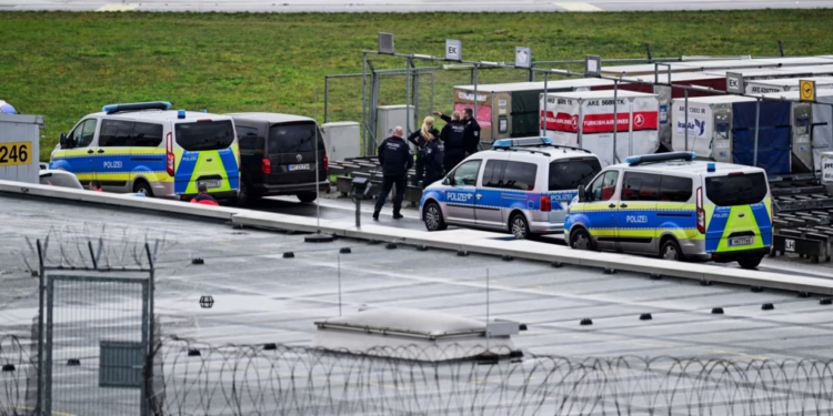 Policia po heton dyshimet për marrje peng të një fëmije në aeroportin e Hamburgut