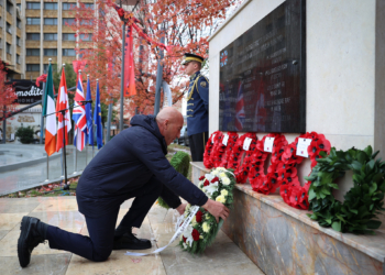 Haradinaj bën homazhe pranë Memorialit të Dëshmorëve Britanikë