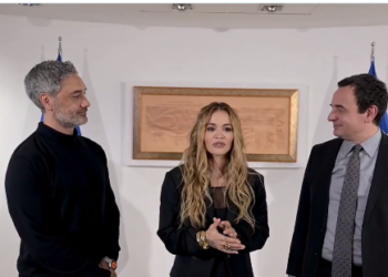 Kurti pret në takim Rita Orën dhe bashkëshortin e saj