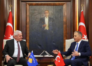 Sveçla takon homologun turk, diskutojnë për më tepër bashkëpunim në fushën e sigurisë