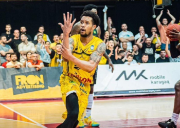 Peja rikthen Thomasin