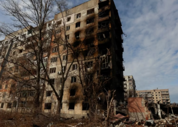 Ukraina thotë se ushtria ruse po tenton ta rrethojë një qytet kyç në Donjeck