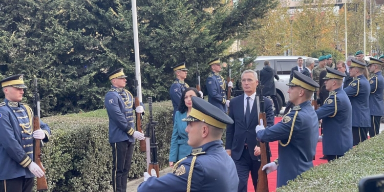 Takohen Osmani e Stoltenberg