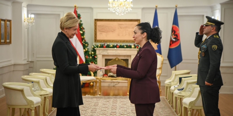 Osmani pranon letrat kredenciale nga ambasadorja e re e Letonisë, Elita Kuzma