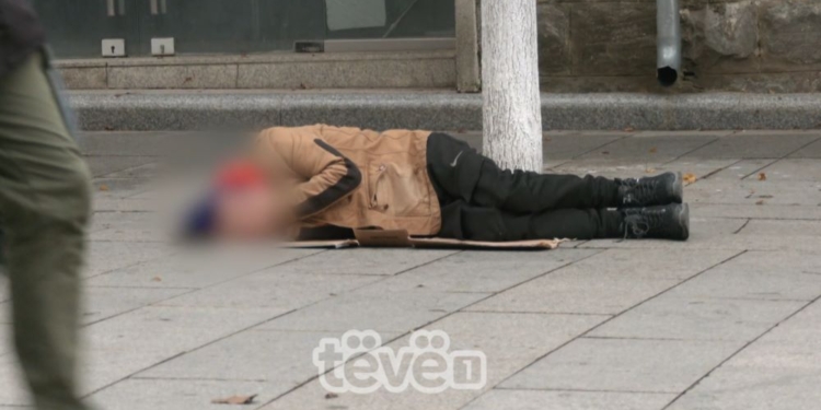 Të pastrehët në Kosovë ende pa zgjidhje, vlerësohet se po u shkelet e drejta