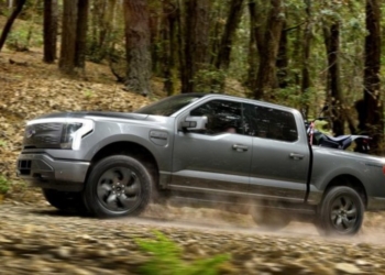 Ford do të përgjysmojë prodhimin e kamionëve elektrik