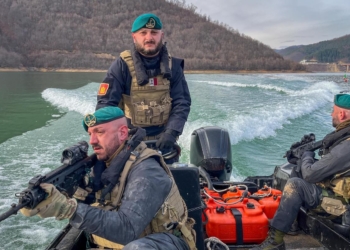 Lagunari italian zhvillon stërvitje specifike në Liqenin e Ujmanit