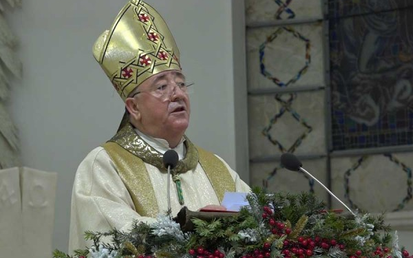 Dodë Gjergji në meshën e Krishtlindjes bën thirrje për paqe e solidaritet