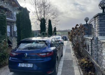 Policia dhe Punëtorët Social në shtëpinë e familjes së Naim Murselit