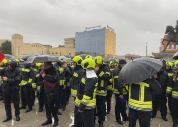 Protestojnë zjarrfikësit, kërkojnë përmirësimin e kushteve të punës