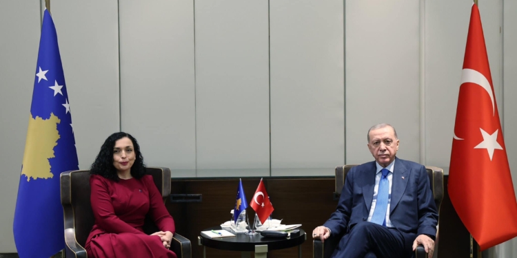 Osmani në Turqi, takohet me Erdoganin