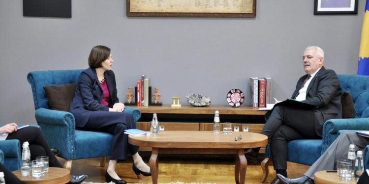 Sveçla: Kërcënimet e vazhdueshme të Serbisë, problem serioz për Kosovën