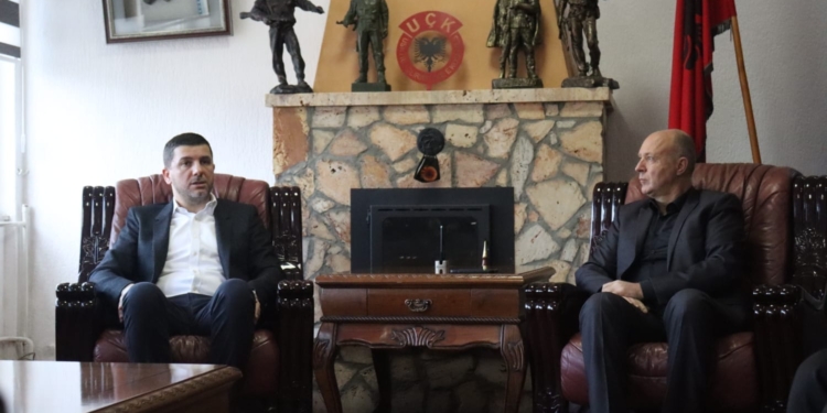 Krasniqi thotë se qytetarët e Kaçanikut po diskriminohen nga Qeveria Kurti