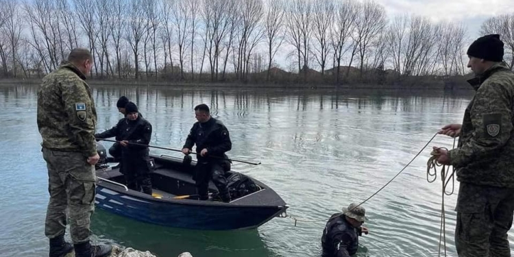 Vazhdon operacioni për kërkimin e trupit të kosovarit që ra në lumin Buna