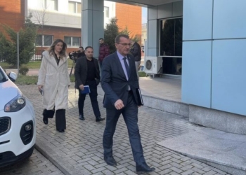 Tri orë takim mes Sindikatës së Policisë dhe ministrit Sveçla