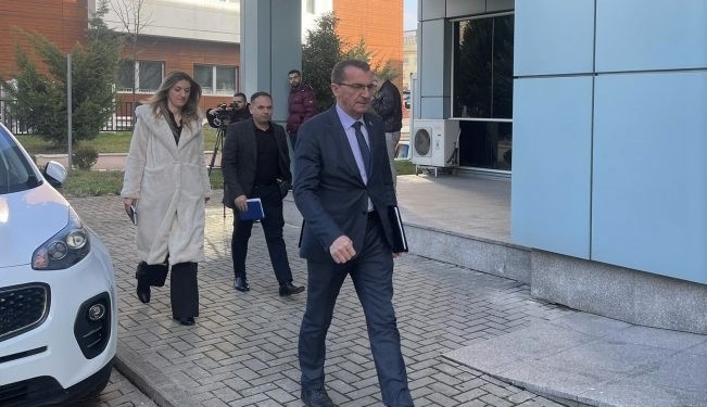 Tri orë takim mes Sindikatës së Policisë dhe ministrit Sveçla