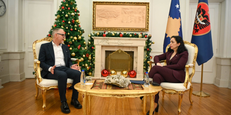 Osmani takohet me Vitinë, flasin për zhvillimet në shëndetësi përgjatë vitit