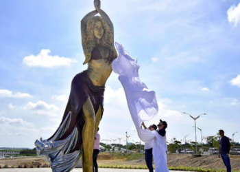Kolumbianët përjetësojnë Shakirën në një statujë gjigande