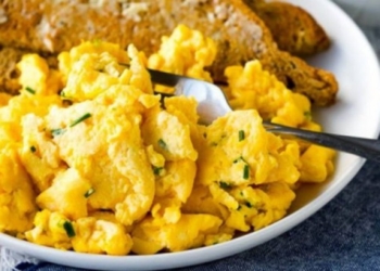 Sekreti i orarit të ngrënies për të rënë nga pesha