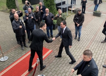 ​Kurti viziton Komunën e Gjilanit, pritet nga kryetari Hyseni