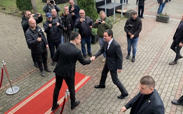 ​Kurti viziton Komunën e Gjilanit, pritet nga kryetari Hyseni