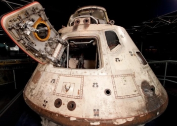 Anija e parë me astronautë që del nga orbita e Tokës