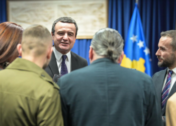 Kurti arsyeton mungesën në studiot televizive, thotë se mungesa e opozitës është për studim