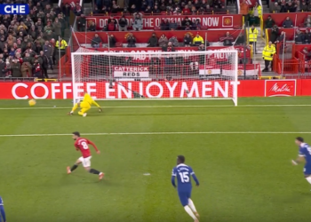 Manchester United lëshon mundësi fantastike ndaj Chelsea, Fernandes dështon nga penalltia