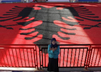 Arbnora Idrizi e fut Flamurin Kombëtar në Librin e Rekordeve Guinness