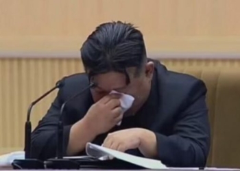 Kim Jong-un qan para kombit të tij, i bën thirrje nënave të lindin më shumë