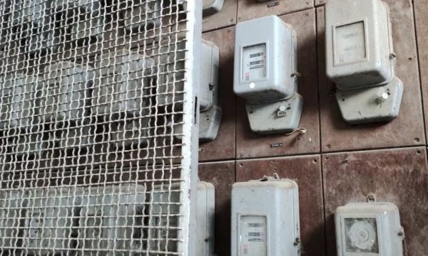 “Dikush të na shpjegojë se çfarë do të thotë kontrata”: Veriu në dilemë se a do ta paguajë rrymën