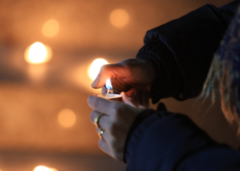 Ndizen qirinj në kujtim të Liridona Ademaj-Murselit në Prishtinë