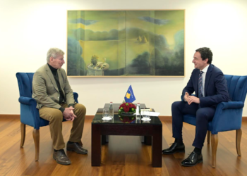 Kurti takoi ish-drejtorin e USAID-it, diskutuan për rëndësinë e investimit në arsim