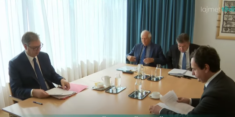 Deklarata e Vuçiq për “heqje dorë nga BE”, po vlerësohet strategji për konsum politik