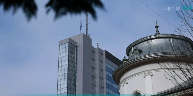 Granti i katër duhet të themelohet, duhet të bëhet