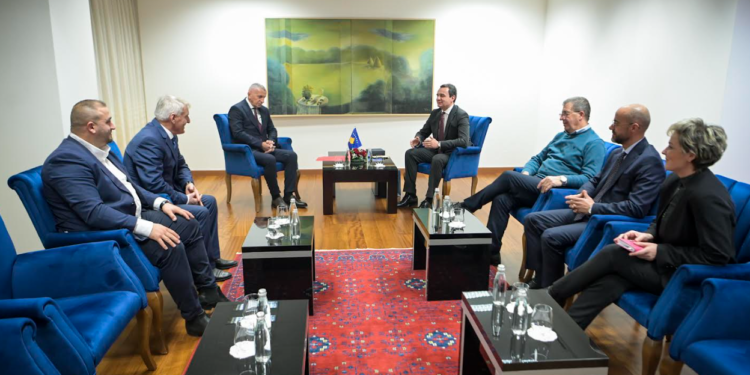 Kurti priti liderët politikë të Luginës së Preshevës, u premtoi mbështetje të mëtutjeshme