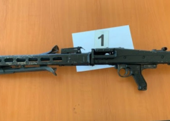 Policia i gjen mitraloz, pistoleta e municion në shtëpi, arrestohet i dyshuari