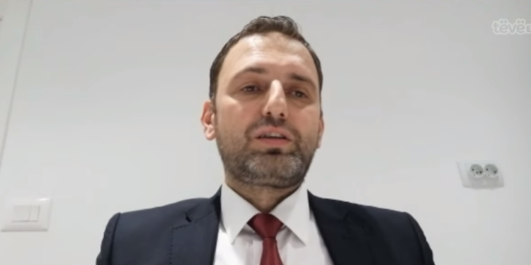 Gazetari Kryeziu e quan sihariq të mirë udhëheqjen e Qeverisë maqedonase nga Talat Xhaferi