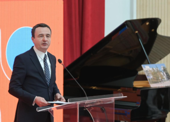 Kurti premton reformë në arsim, thotë se po përgatiten gjeneratat për zhvillim e udhëheqje të vendit