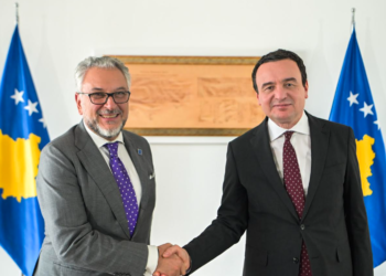 Kurti priti shefin e EULEX, Giovanni Pietro Barbano, e njoftoi për procesin e targave