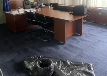 Dëmtohen zyrat në Kuvend, uji rrjedh nga tavani