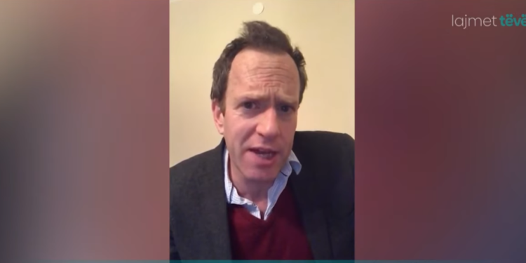 Diplomati britanik: Demokracia në serbi është e brishtë