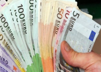 Remitencat në nëntor arritën mbi 1.2 miliardë euro, mbi gjysma e tyre nga institucione jobankare