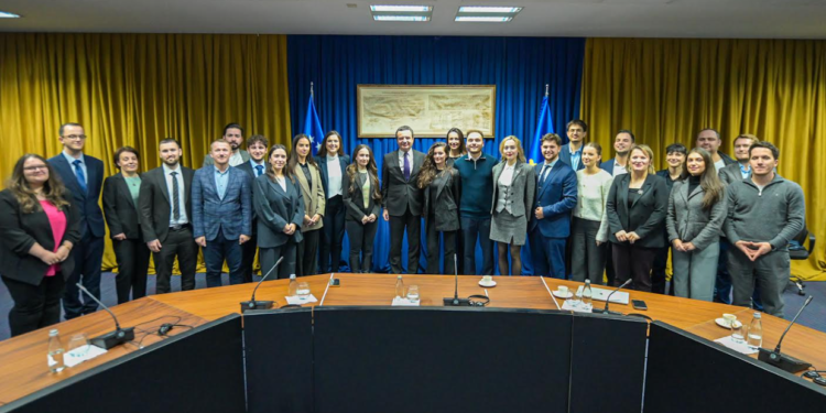 Kurti takoi gjeneratën e dytë të Programit për Diplomaci Qytetare